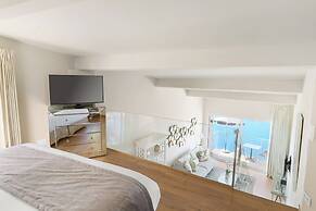 Chateau De La Chevre D Or