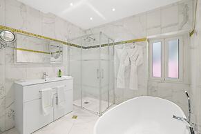 Chateau De La Chevre D Or