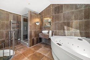 Chateau De La Chevre D Or