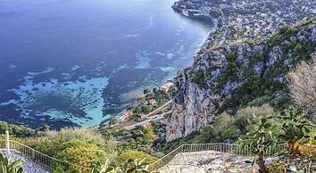 Chateau De La Chevre D Or