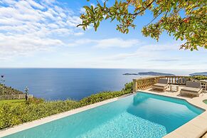 Chateau De La Chevre D Or