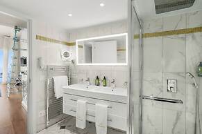 Chateau De La Chevre D Or