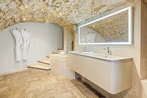 Chateau De La Chevre D Or