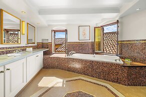 Chateau De La Chevre D Or