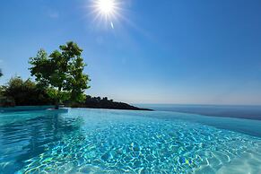 Chateau De La Chevre D Or