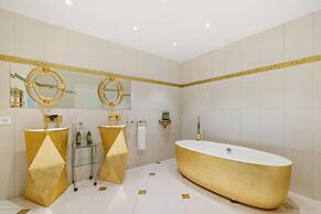 Chateau De La Chevre D Or