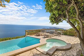 Chateau De La Chevre D Or