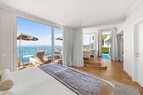 Chateau De La Chevre D Or