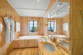 Chateau De La Chevre D Or