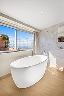 Chateau De La Chevre D Or