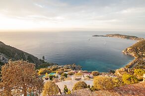 Chateau De La Chevre D Or