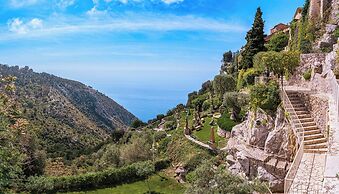 Chateau De La Chevre D Or