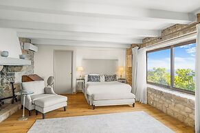 Chateau De La Chevre D Or