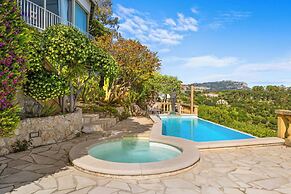 Chateau De La Chevre D Or