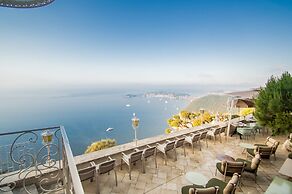 Chateau De La Chevre D Or