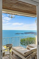 Chateau De La Chevre D Or