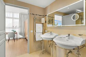 Chateau De La Chevre D Or