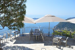 Chateau De La Chevre D Or