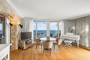 Chateau De La Chevre D Or