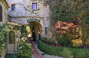 Chateau De La Chevre D Or