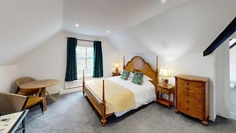 The Royal Adelaide Hotel