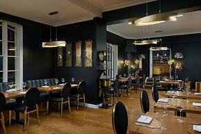 The Royal Adelaide Hotel