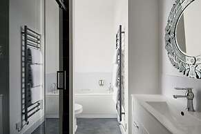 The Royal Adelaide Hotel