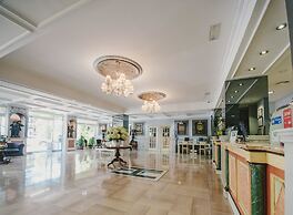 Los Angeles & Spa Hotel