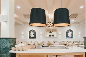 Los Angeles & Spa Hotel