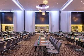 Le Meridien Dubai Hotel & Conference Centre