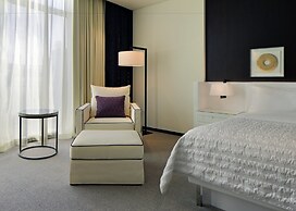 Le Meridien Dubai Hotel & Conference Centre