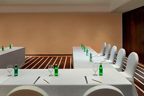 Le Meridien Dubai Hotel & Conference Centre