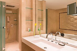 Le Meridien Dubai Hotel & Conference Centre