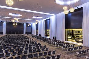 Le Meridien Dubai Hotel & Conference Centre