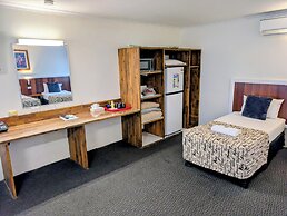 Hampton Villa Motel