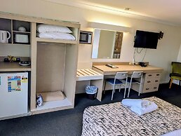 Hampton Villa Motel