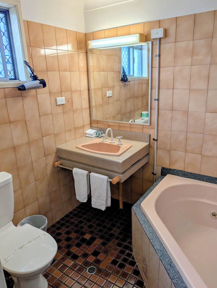 Hampton Villa Motel