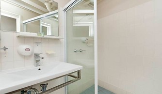 Forrest Hotel and Apartments