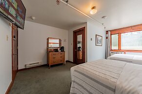 Cranmore Mountain Lodge Bed & Breakfast