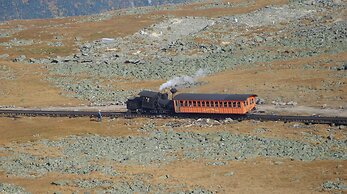 Cranmore Mountain Lodge Bed & Breakfast