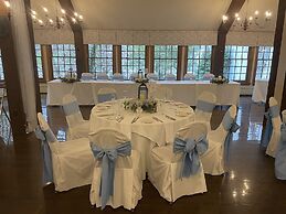 Publick House Historic Inn and Country Motor Lodge