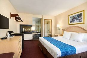 Travelodge by Wyndham Niagara Falls