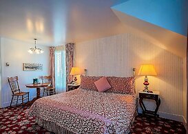 Hill House Inn
