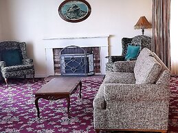 Hill House Inn