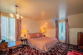 Hill House Inn
