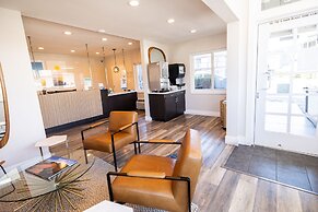 Days Inn by Wyndham Monterey Downtown