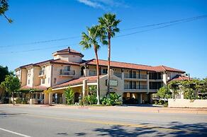 Lamplighter Inn & Suites