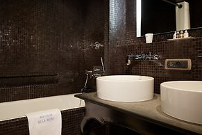 Pavillon de la Reine & Spa, Place des Vosges