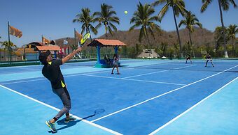 Los Angeles Locos - All Inclusive