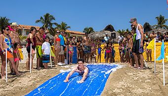 Los Angeles Locos - All Inclusive